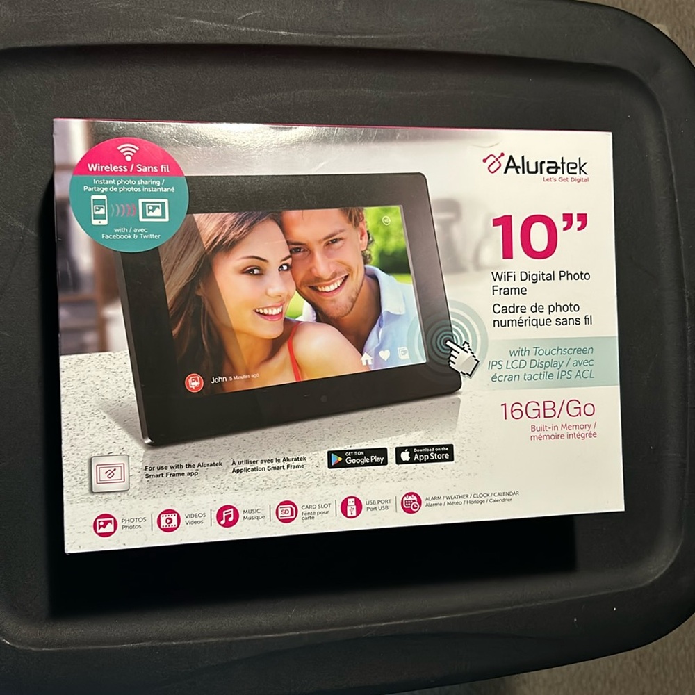 Aluratek 10” WiFi digital photo frame